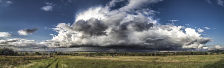 Dešťový mrak - panoramatické foto